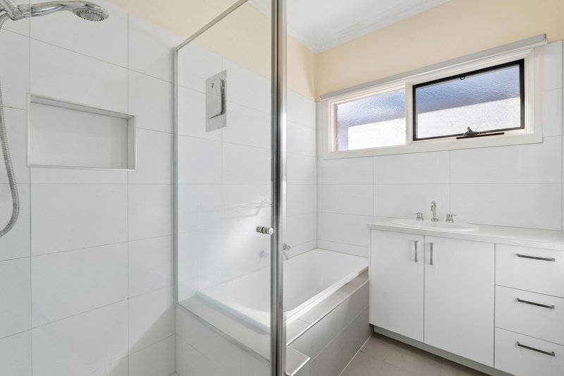 Photo - 2/38 Mendip Road, Reservoir VIC 3073 - Image 9