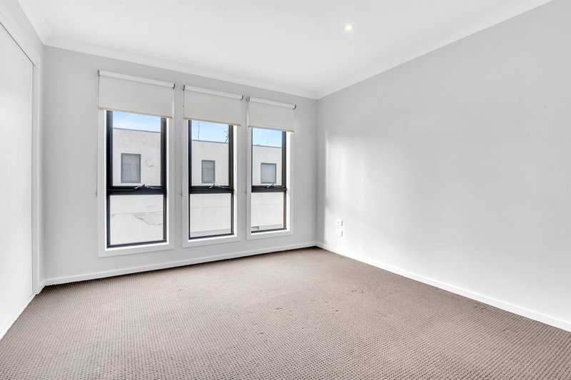 Photo - 23/8 Moresby Court, Craigieburn VIC 3064 - Image 5