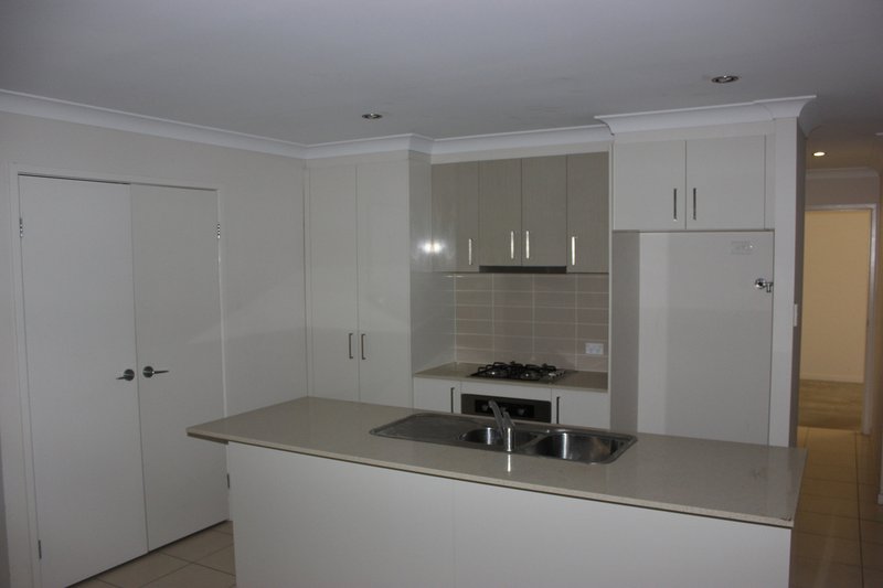 Photo - 2/38 Parkview Drive, Glenvale QLD 4350 - Image 2