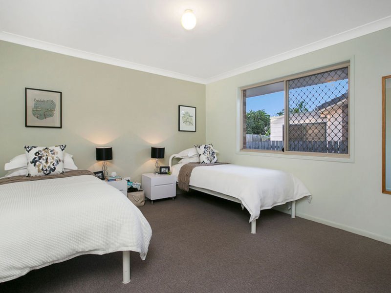 Photo - 238 Preston Road, Wynnum West QLD 4178 - Image 12