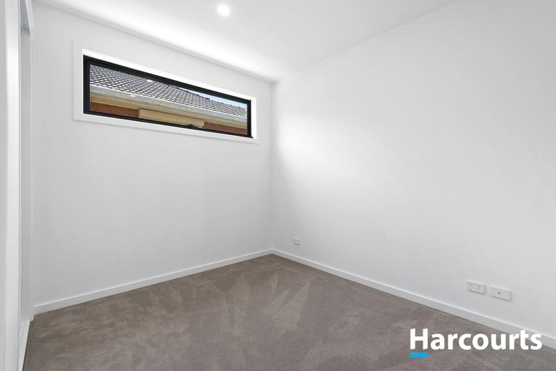 Photo - 2/38 Roderick Street, Doncaster East VIC 3109 - Image 5