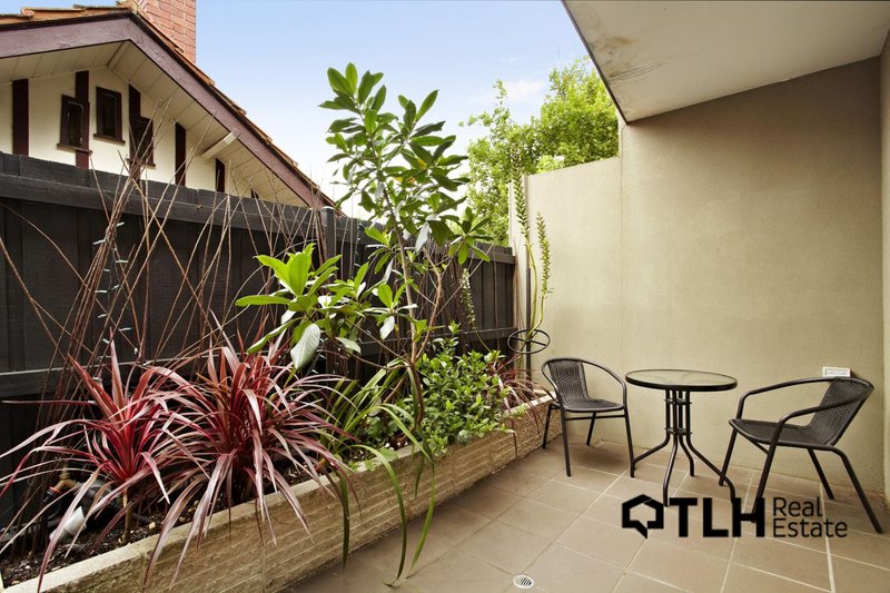 Photo - 2/386 Dandenong Road, Caulfield North VIC 3161 - Image 3
