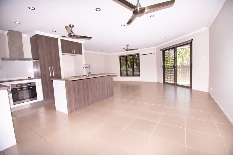 Photo - 2/39 Cairncross Street, Sun Valley QLD 4680 - Image 2