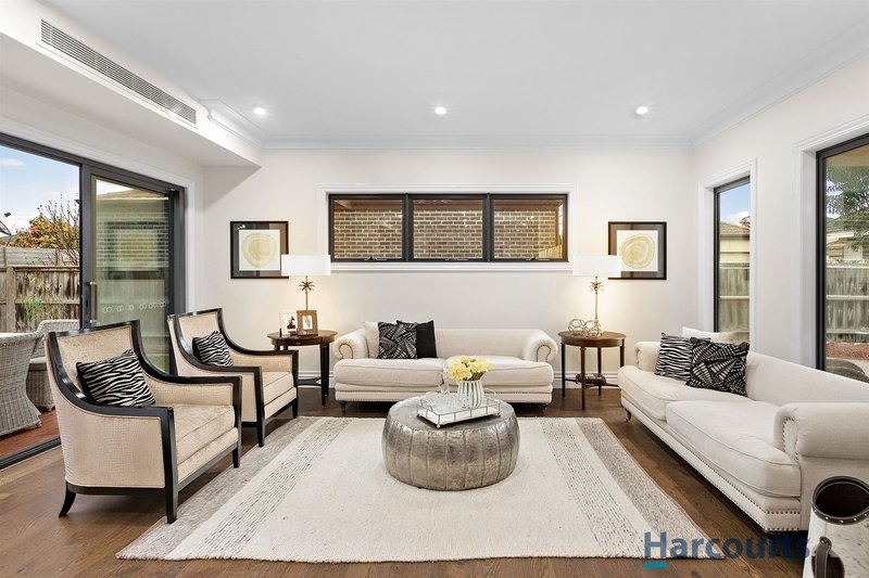 Photo - 2/39 Delmore Crescent, Glen Waverley VIC 3150 - Image 4