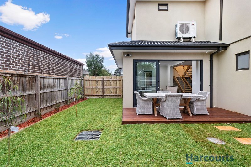 Photo - 2/39 Delmore Crescent, Glen Waverley VIC 3150 - Image 8