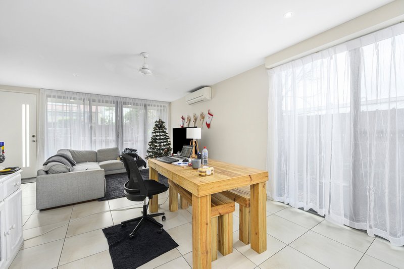 Photo - 2/39 Gordon Street, Labrador QLD 4215 - Image 2