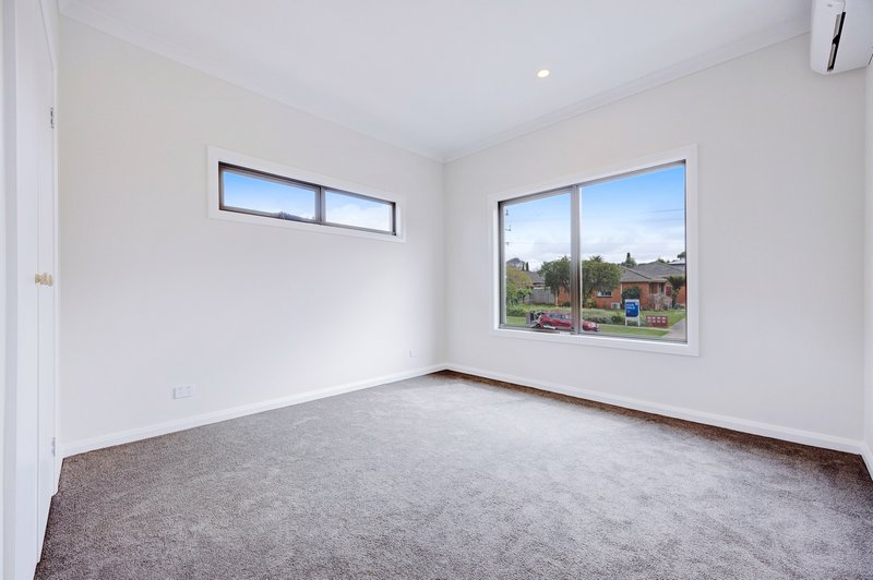 Photo - 2/39 Orange Grove, Bayswater VIC 3153 - Image 4