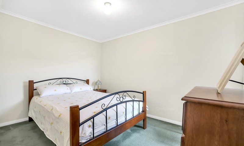 Photo - 2/39 Songlark Crescent, Werribee VIC 3030 - Image 5