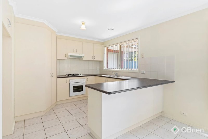 Photo - 2/39 Songlark Crescent, Werribee VIC 3030 - Image 7