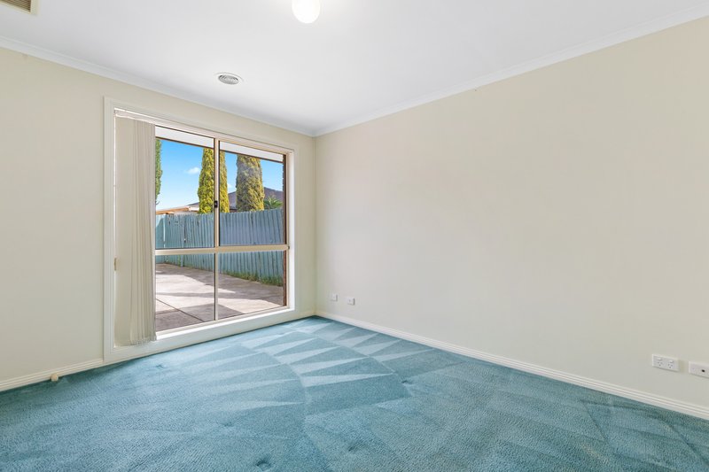 Photo - 2/39 Songlark Crescent, Werribee VIC 3030 - Image 5