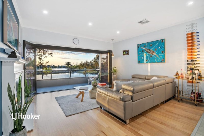 Photo - 2/39 Windermere Crescent, Mawson Lakes SA 5095 - Image 4