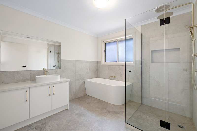 Photo - 2/390 Stephensons Road, Mount Waverley VIC 3149 - Image 4
