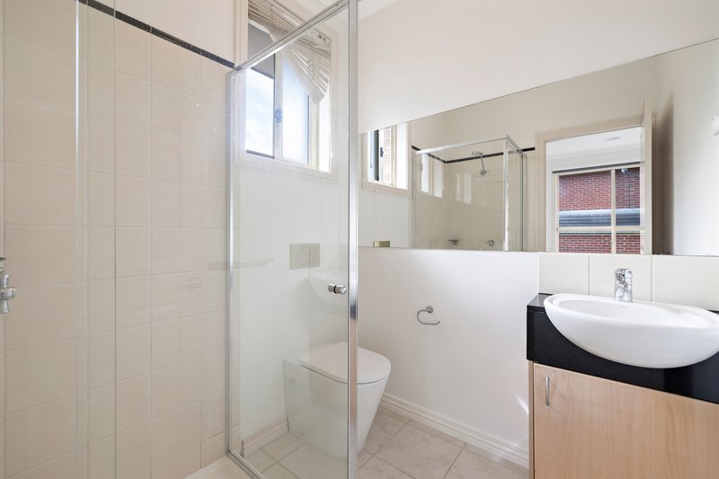 Photo - 2/390 Stephensons Road, Mount Waverley VIC 3149 - Image 6