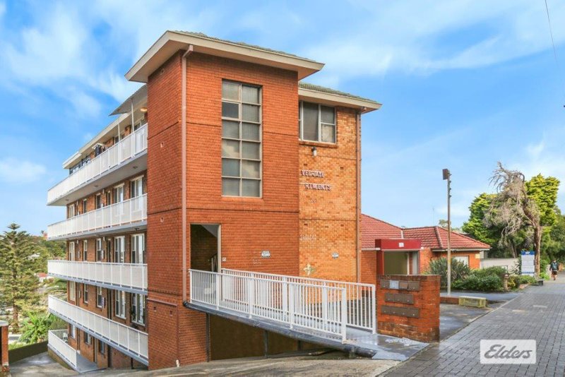 Photo - 2/395 Crown Street, Wollongong NSW 2500 - Image 1