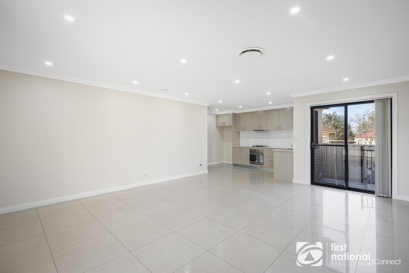Photo - 239B Macquarie Street, South Windsor NSW 2756 - Image 4