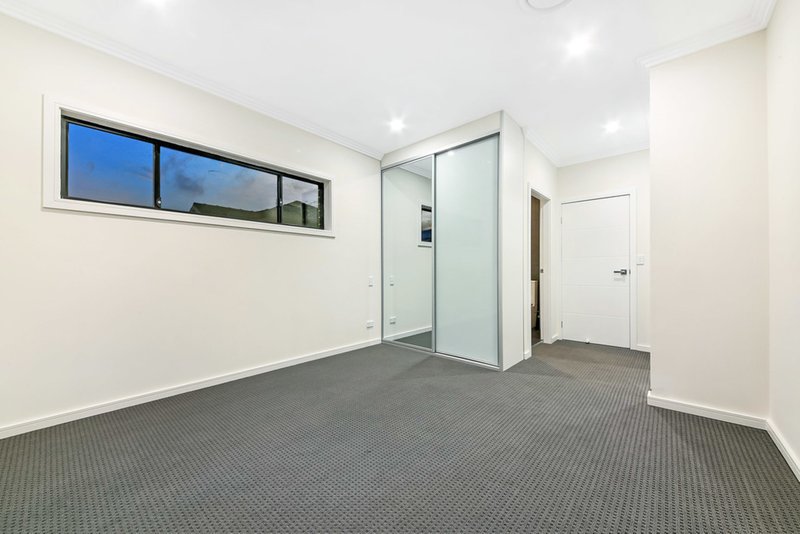 Photo - 23A Sturt Avenue, Georges Hall NSW 2198 - Image 8