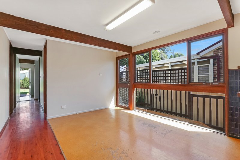 Photo - 23a Wybalena Avenue, Koonawarra NSW 2530 - Image 7