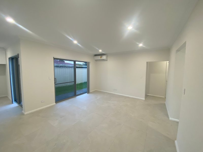 Photo - 23D Shortland Way, Girrawheen WA 6064 - Image 4