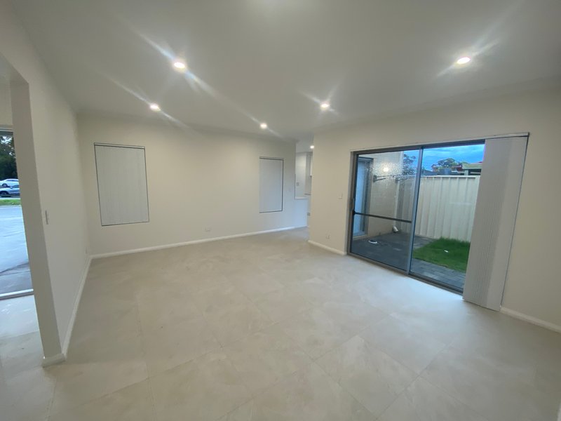 Photo - 23D Shortland Way, Girrawheen WA 6064 - Image 25