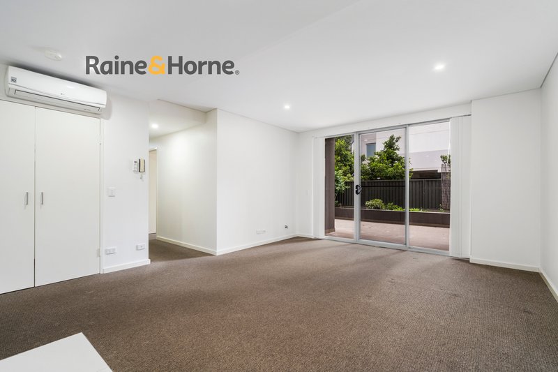 Photo - 2/4-6 Browne Parade, Warwick Farm NSW 2170 - Image 3