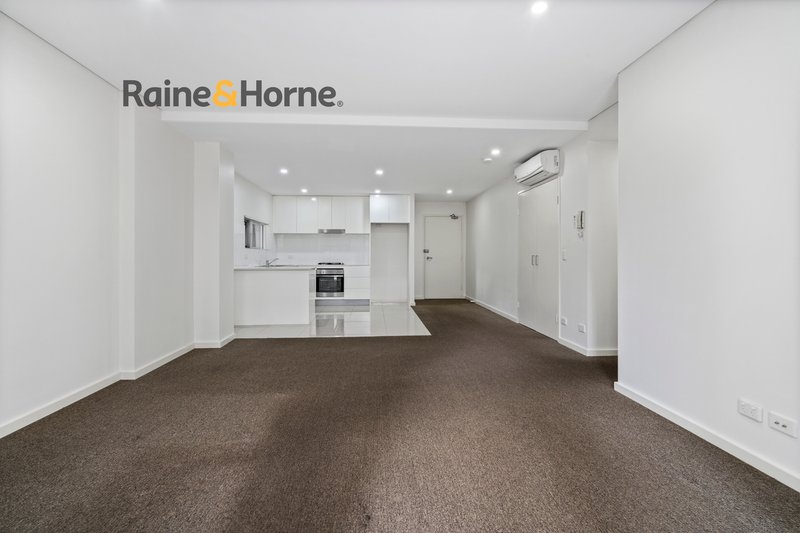 Photo - 2/4-6 Browne Parade, Warwick Farm NSW 2170 - Image 4