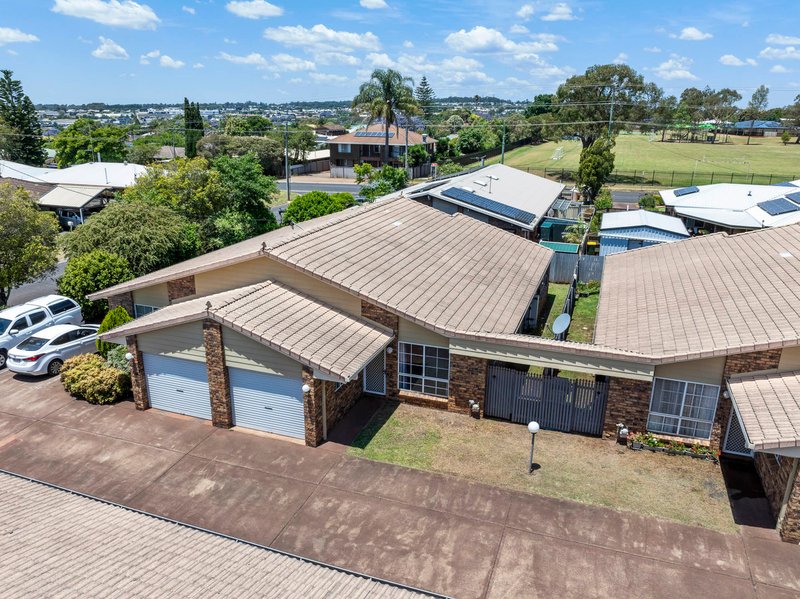 Photo - 2/4-6 Crosby Street, Darling Heights QLD 4350 - Image 11