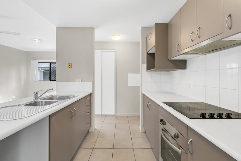 Photo - 2/4-6 Olive Street, Manoora QLD 4870 - Image 3