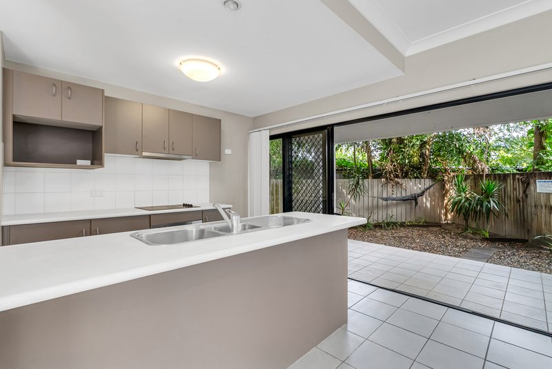 Photo - 2/4-6 Olive Street, Manoora QLD 4870 - Image 4