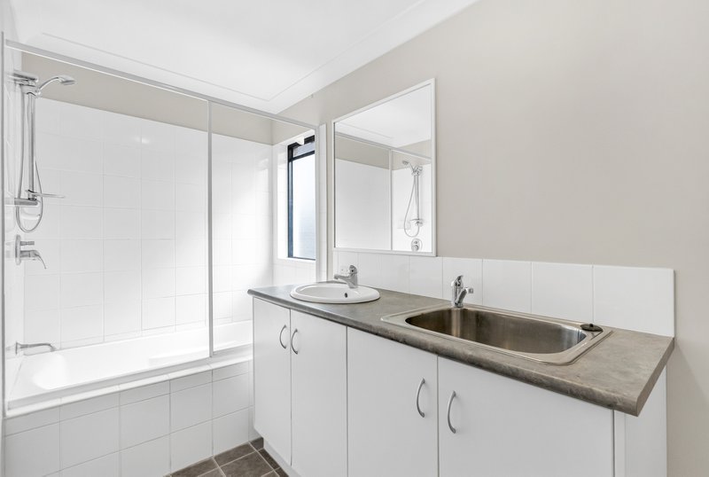 Photo - 2/4-6 Olive Street, Manoora QLD 4870 - Image 8