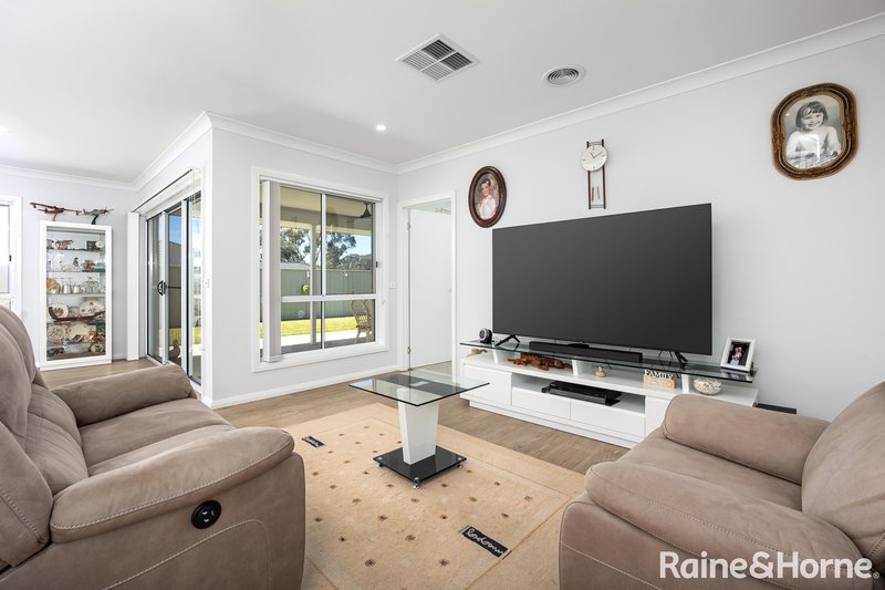 Photo - 24 Ah Ket Avenue, Lloyd NSW 2650 - Image 4