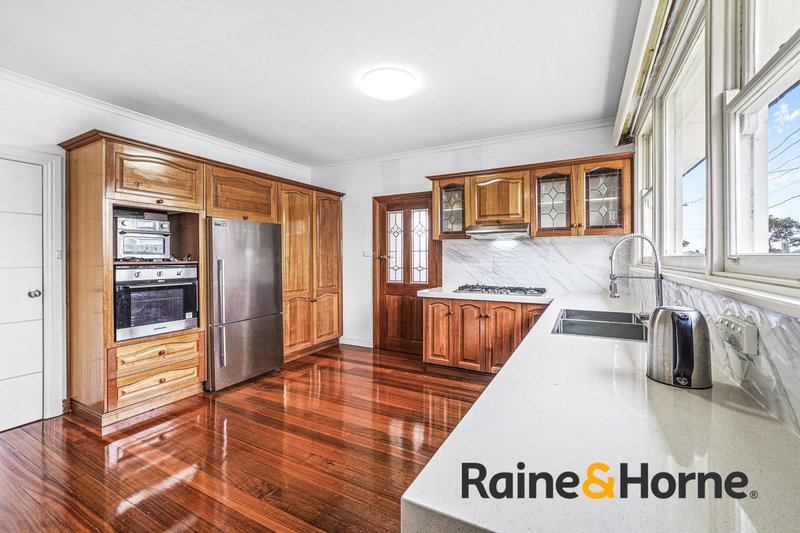 Photo - 24 Ahern Road, Pakenham VIC 3810 - Image 6