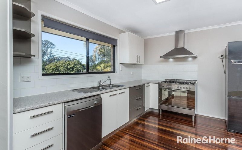 Photo - 24 Alawara Street, Petrie QLD 4502 - Image 2