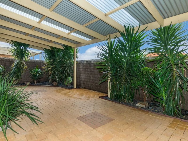 Photo - 2/4 Albert Place, Hoppers Crossing VIC 3029 - Image 2