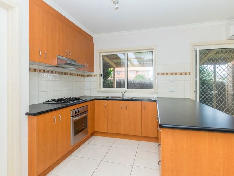 Photo - 2/4 Albert Place, Hoppers Crossing VIC 3029 - Image 5