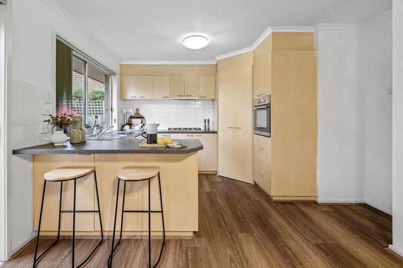 Photo - 2/4 Allen Street, Glen Waverley VIC 3150 - Image 3