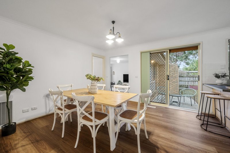 Photo - 2/4 Allen Street, Glen Waverley VIC 3150 - Image 5