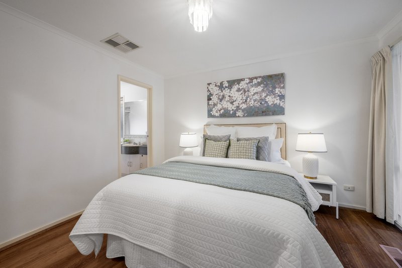 Photo - 2/4 Allen Street, Glen Waverley VIC 3150 - Image 6