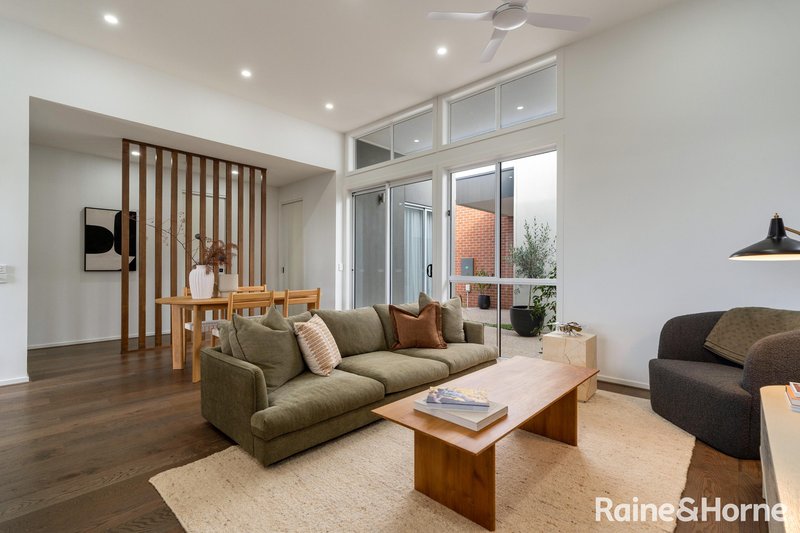 Photo - 24 Alpaca Drive, Sunbury VIC 3429 - Image 4
