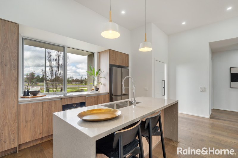 Photo - 24 Alpaca Drive, Sunbury VIC 3429 - Image 6