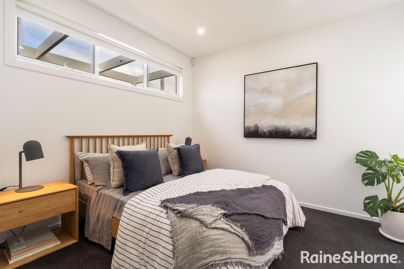 Photo - 24 Alpaca Drive, Sunbury VIC 3429 - Image 11