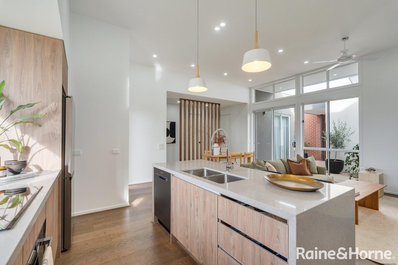 Photo - 24 Alpaca Drive, Sunbury VIC 3429 - Image 13