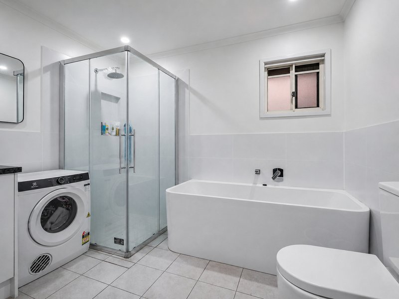 Photo - 24 Amara Crescent, Forest Lake QLD 4078 - Image 11