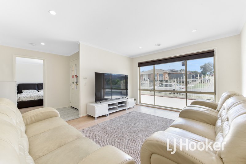 Photo - 24 Amber Drive, Hampton Park VIC 3976 - Image 3