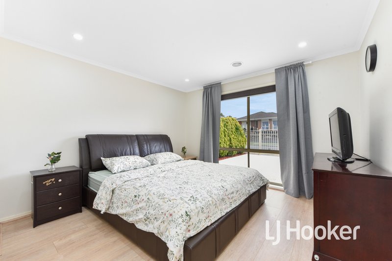 Photo - 24 Amber Drive, Hampton Park VIC 3976 - Image 9