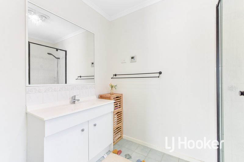 Photo - 24 Amber Drive, Hampton Park VIC 3976 - Image 10