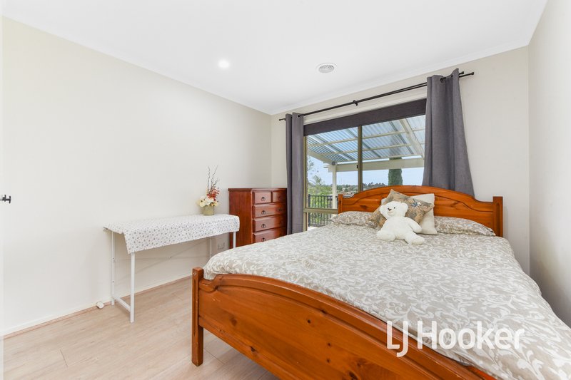 Photo - 24 Amber Drive, Hampton Park VIC 3976 - Image 11