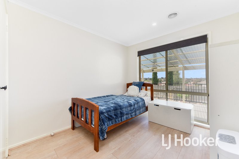 Photo - 24 Amber Drive, Hampton Park VIC 3976 - Image 13