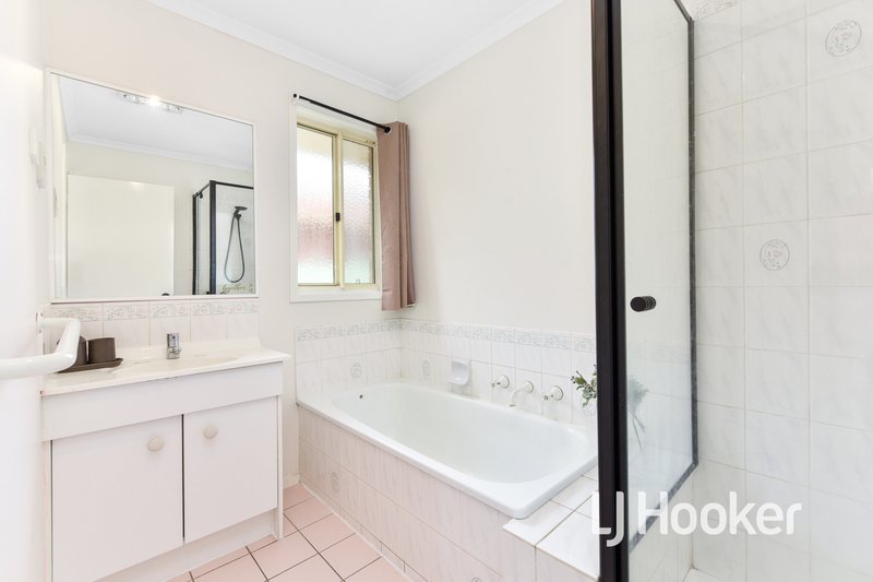 Photo - 24 Amber Drive, Hampton Park VIC 3976 - Image 14