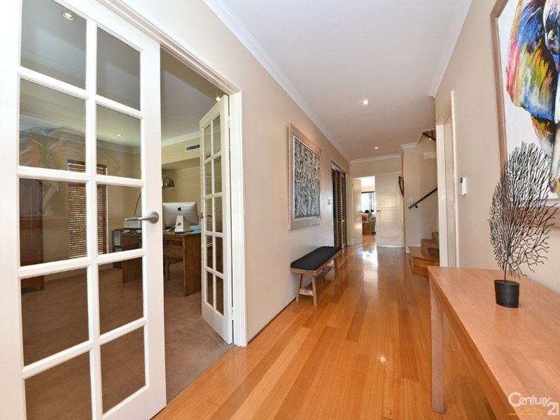 Photo - 24 Andros Circuit, Mindarie WA 6030 - Image 2