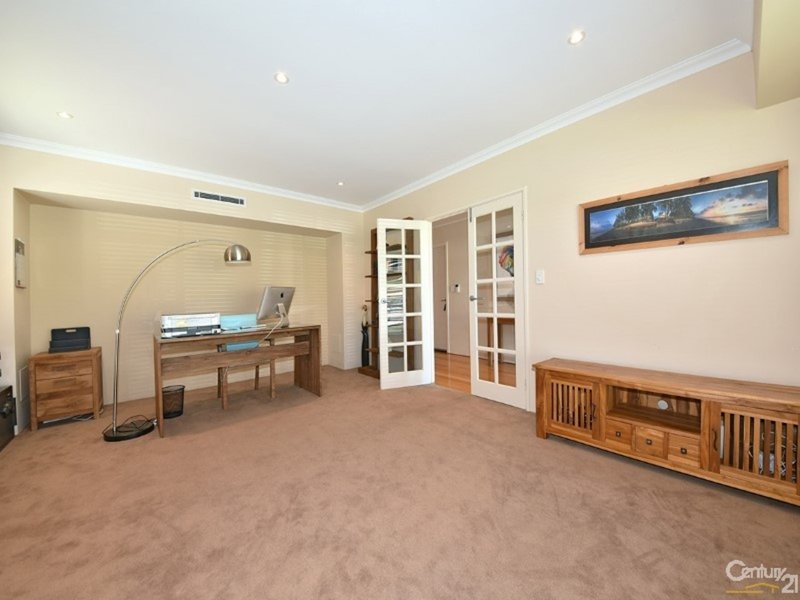 Photo - 24 Andros Circuit, Mindarie WA 6030 - Image 3